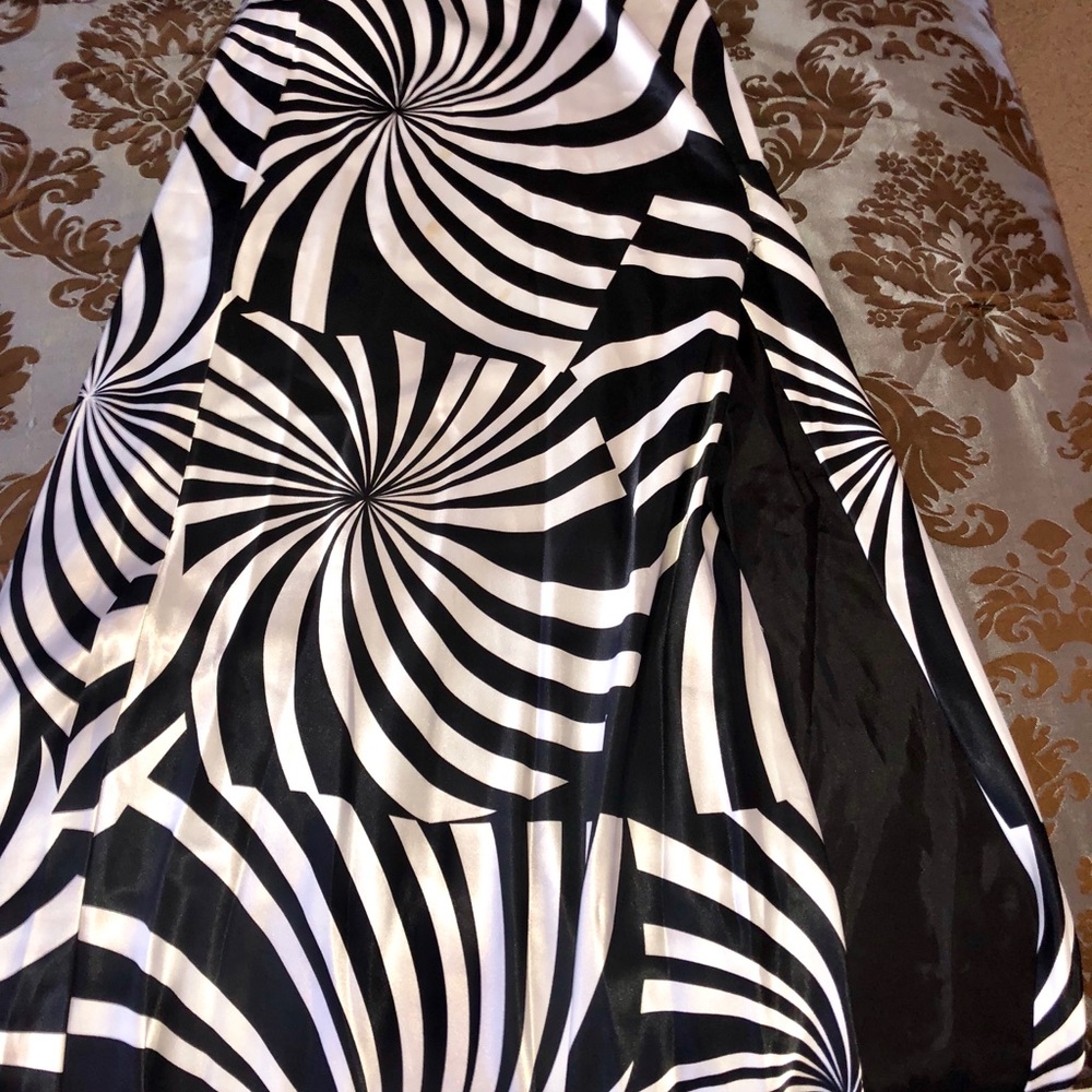 Dress size 2. Wore once. - Picture 7 of 7
